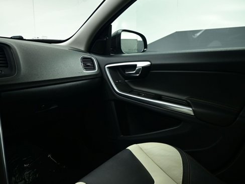 Used 2016 Volvo S60 T5 Cross Country Platinum image 25