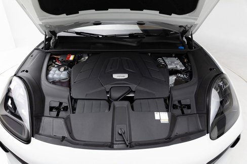 Used 2022 Porsche Cayenne Platinum Edition image 6