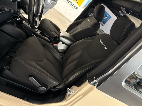 Used 2016 Jeep Wrangler Rubicon w/ Power Convenience Group image 9