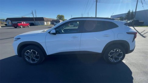 Used 2024 Chevrolet Trax LT w/ Driver Confidence Package image 5