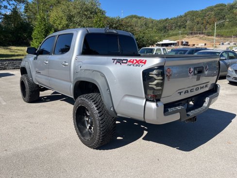 Used 2017 Toyota Tacoma TRD Sport w/ Tow Package (A/T) image 4