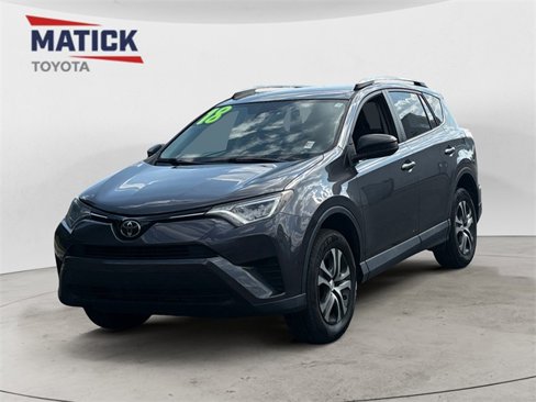 Used 2018 Toyota RAV4 LE image 3