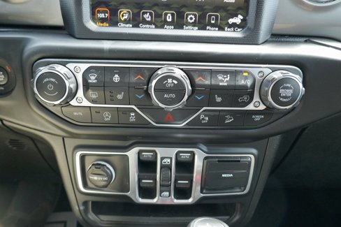 Used 2018 Jeep Wrangler Unlimited Sahara image 22