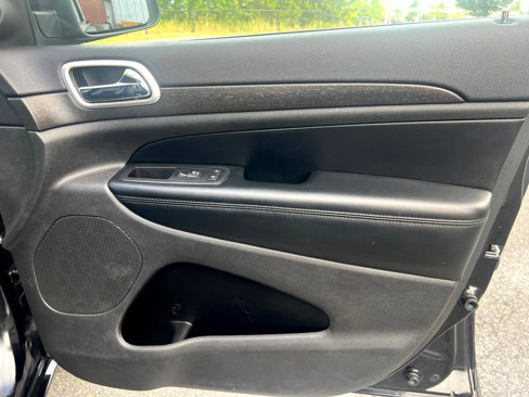 Used 2015 Jeep Grand Cherokee Altitude image 18