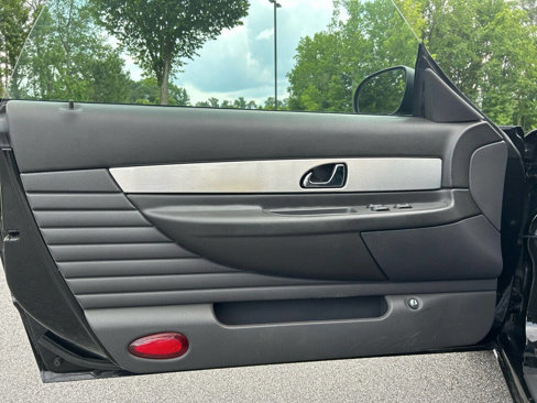 Used 2002 Ford Thunderbird Deluxe image 39
