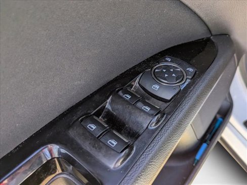 Used 2015 Ford Fusion SE image 9