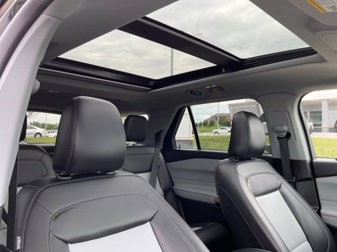 Certified 2023 Ford Explorer XLT w/ Equipment Group 202A image 4