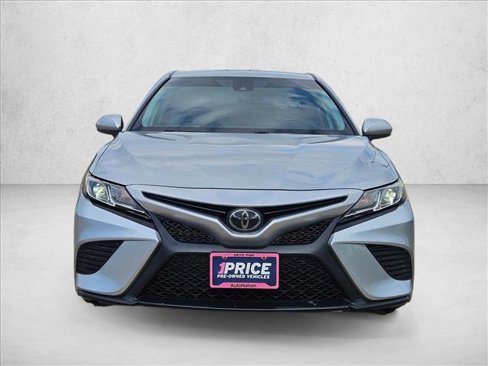 Used 2020 Toyota Camry SE image 2