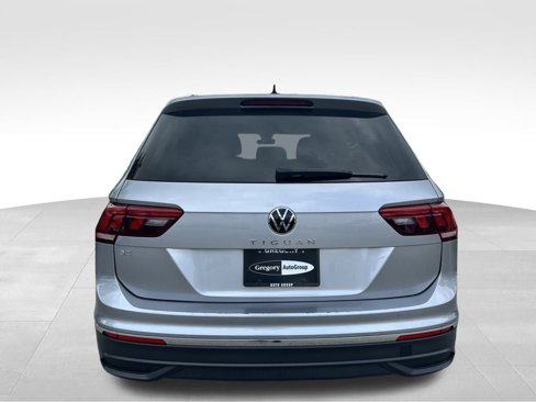 Used 2024 Volkswagen Tiguan SE image 8