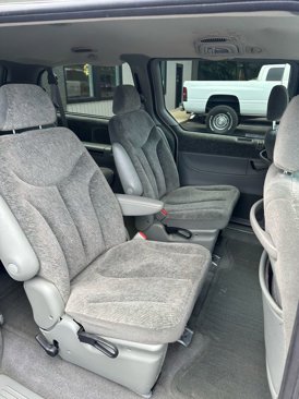 Used 1999 Chrysler Town & Country LX image 11
