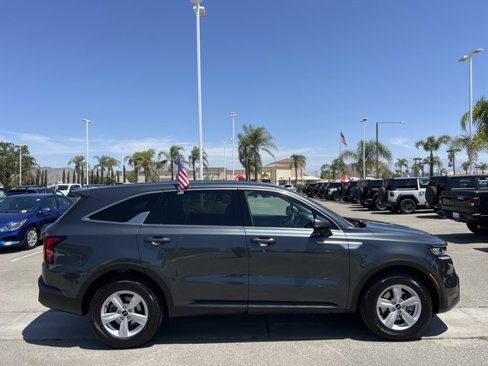 Used 2023 Kia Sorento LX image 9