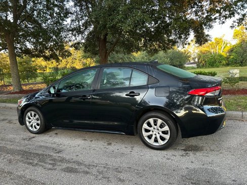 Used 2021 Toyota Corolla LE image 3