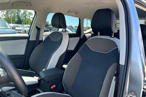Certified 2025 Volkswagen Taos SE image 20