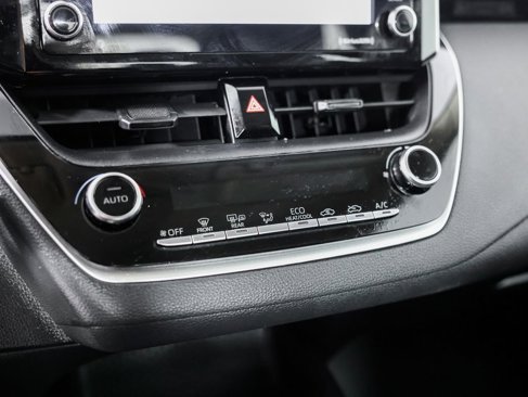 Used 2021 Toyota Corolla LE image 27