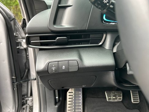 Certified 2025 Hyundai Elantra Sport image 18