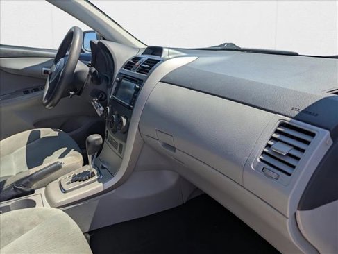 Used 2013 Toyota Corolla LE image 25