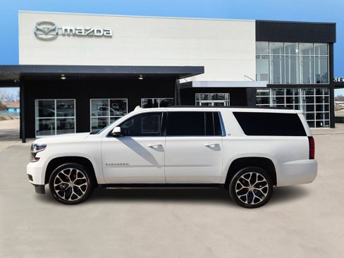 Used 2016 Chevrolet Suburban LT image 3