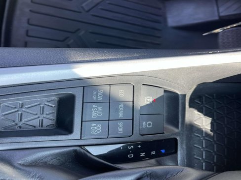 Used 2021 Toyota RAV4 LE image 26