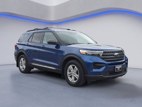 Used 2021 Ford Explorer XLT w/ Class III Trailer Tow Package image 2
