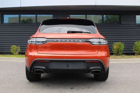 Certified 2024 Porsche Macan image 6