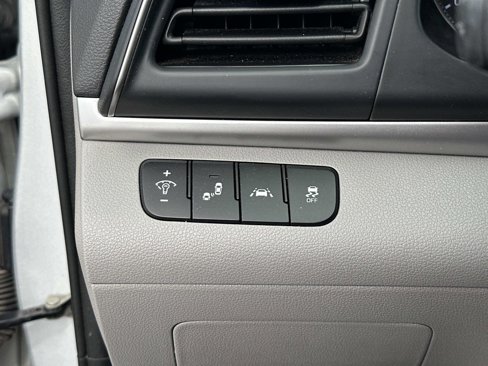 Used 2019 Hyundai Elantra SEL image 31
