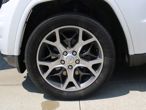 Used 2018 Jeep Grand Cherokee Limited image 9