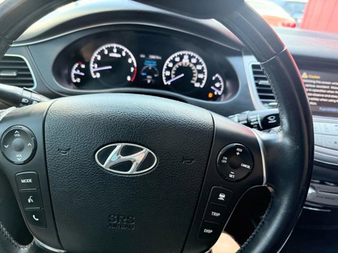 Used 2012 Hyundai Genesis 4.6 image 7
