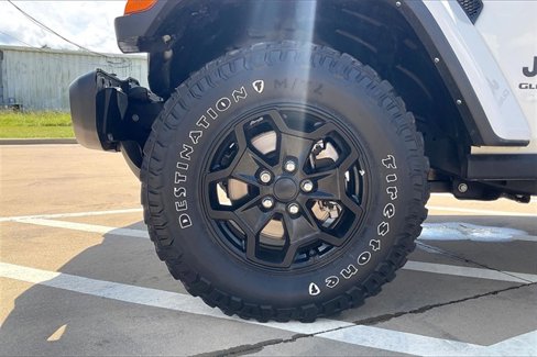 Used 2021 Jeep Gladiator Willys image 9