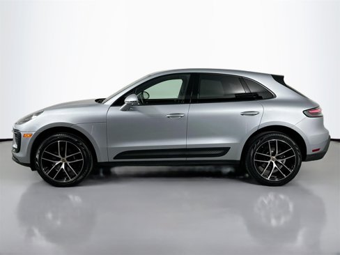 Certified 2024 Porsche Macan image 2
