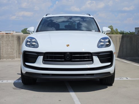 Certified 2024 Porsche Macan image 11