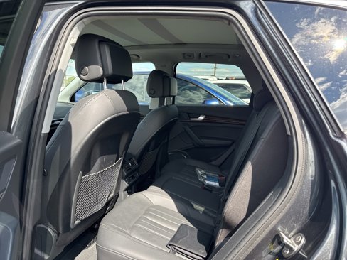 Used 2020 Audi Q5 e Premium w/ Convenience Package image 6