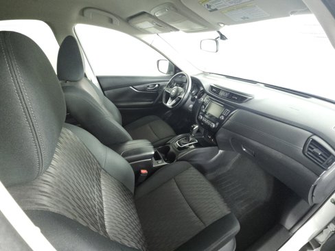 Used 2018 Nissan Rogue SV image 14