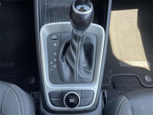 Used 2022 Hyundai Venue SEL image 25
