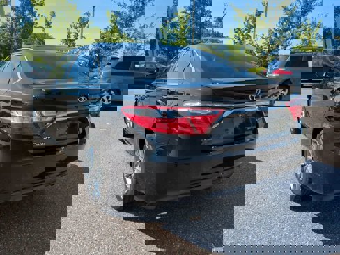 Used 2016 Toyota Camry SE image 4