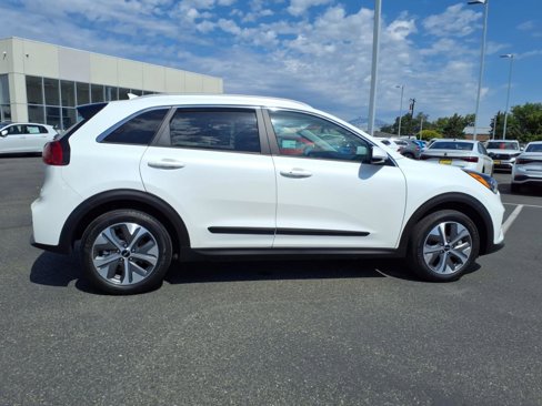 Certified 2022 Kia Niro EX image 8