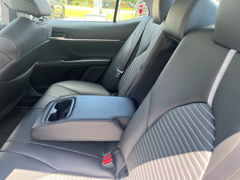 Used 2023 Toyota Camry SE image 8