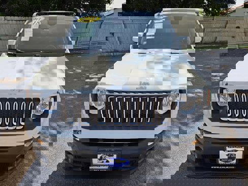 Used 2018 Jeep Renegade Latitude image 8