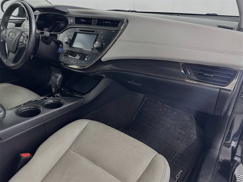 Used 2016 Toyota Avalon Limited image 29
