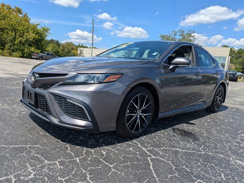 Used 2024 Toyota Camry SE image 8