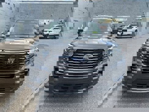 Used 2020 Ford Explorer XLT w/ Equipment Group 202A image 2