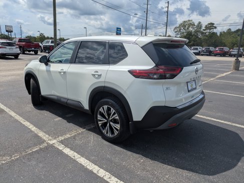Used 2023 Nissan Rogue SV image 3