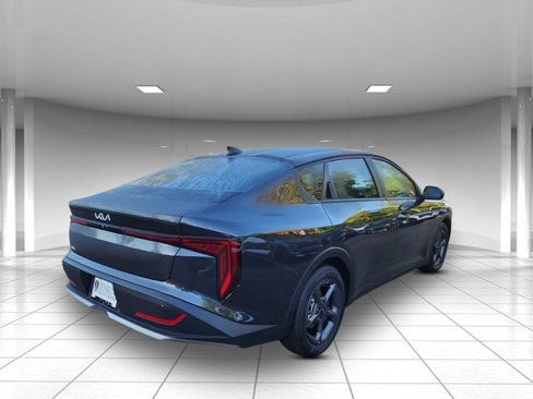 New 2025 Kia K4 LXS image 3