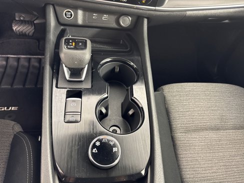 Used 2023 Nissan Rogue SV image 30