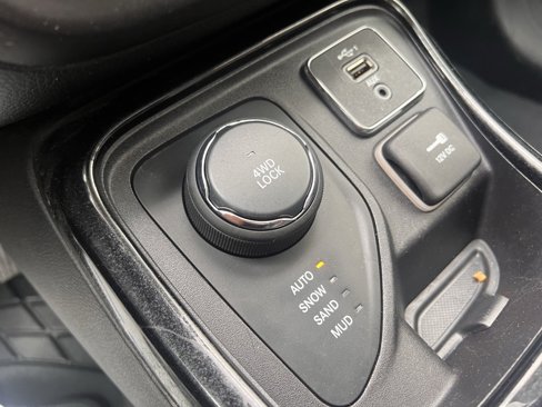 Used 2021 Jeep Compass Limited image 25