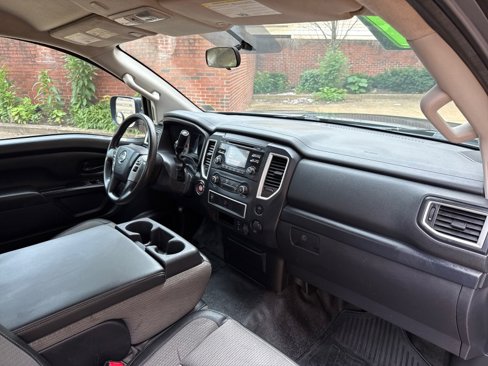 Used 2017 Nissan Titan S image 23