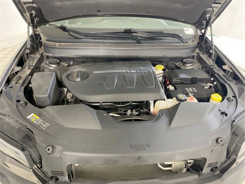 Used 2019 Jeep Cherokee Trailhawk w/ Cold Weather Group image 16