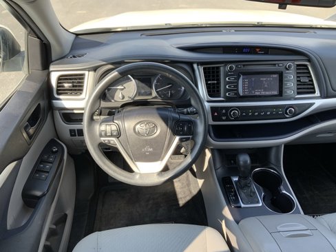 Used 2014 Toyota Highlander LE image 27