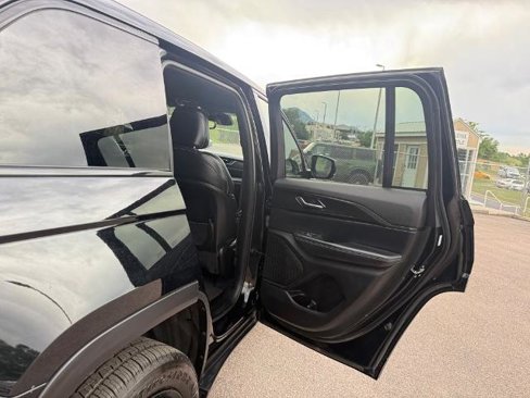 Used 2023 Jeep Grand Cherokee Altitude image 21