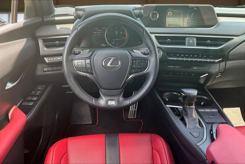 Used 2019 Lexus UX 200 image 5