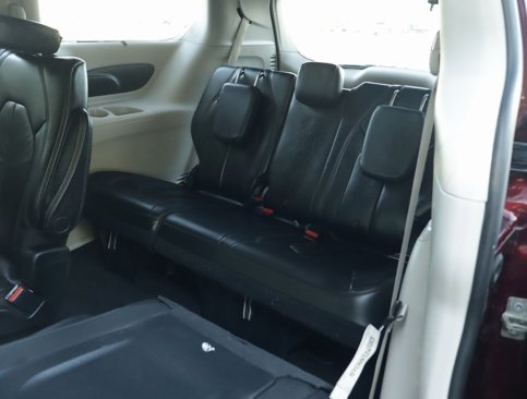 Used 2017 Chrysler Pacifica Touring-L image 27